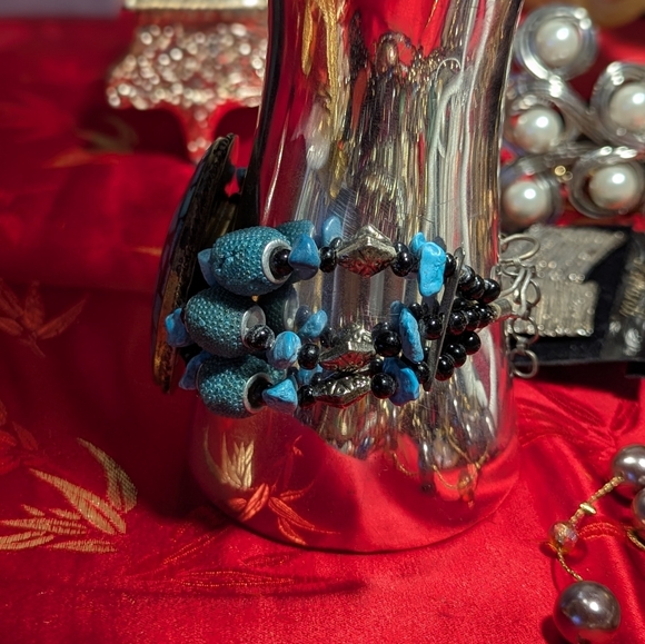 Vintage Brass & Inlay Faux Turquoise Oval Shaped Statement Bracelet. - Picture 6 of 10